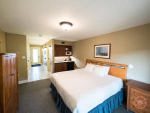 calabogie peaks resort suite bedroom interior