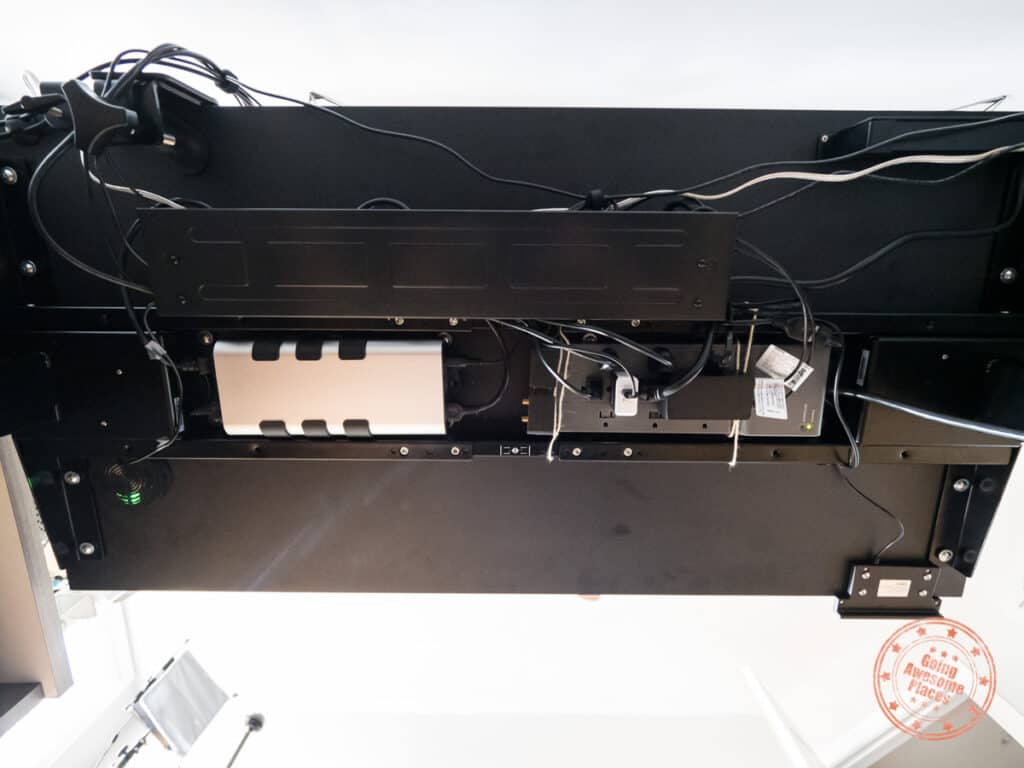cable management underneath ergonofis shift 2.0 standing desk