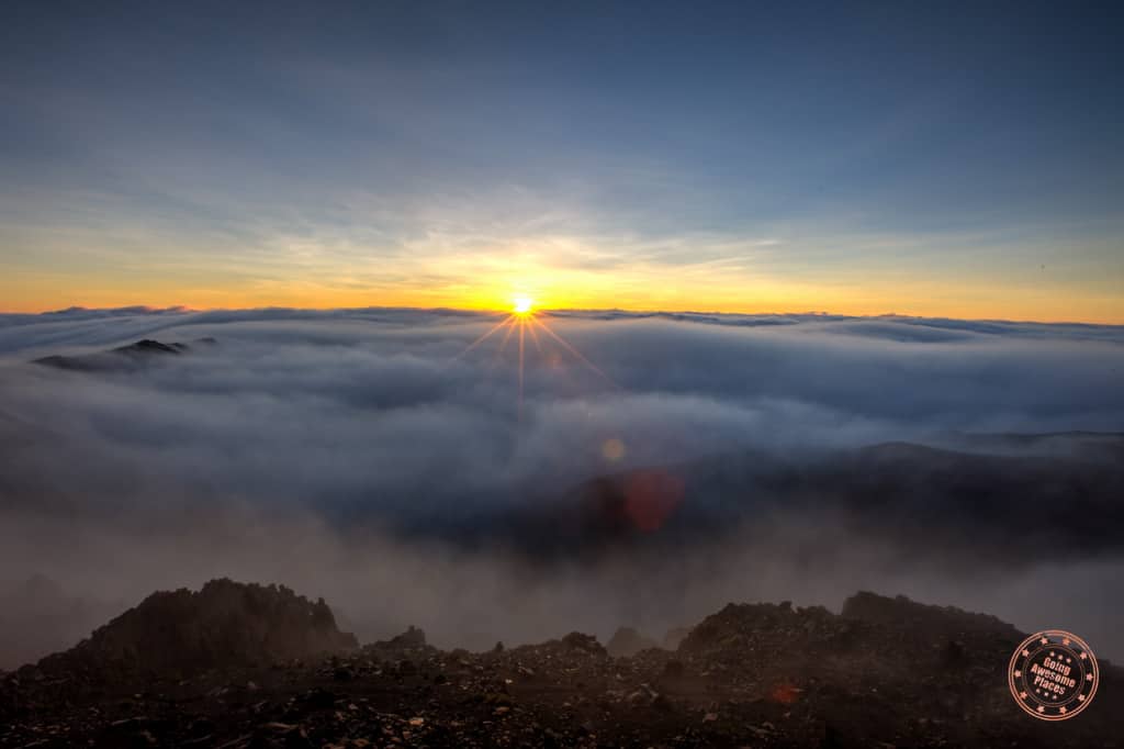 haleakala sunrise with cloud and fog in maui