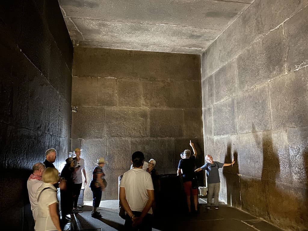 inside kings chamber great pyramid khufu cheops
