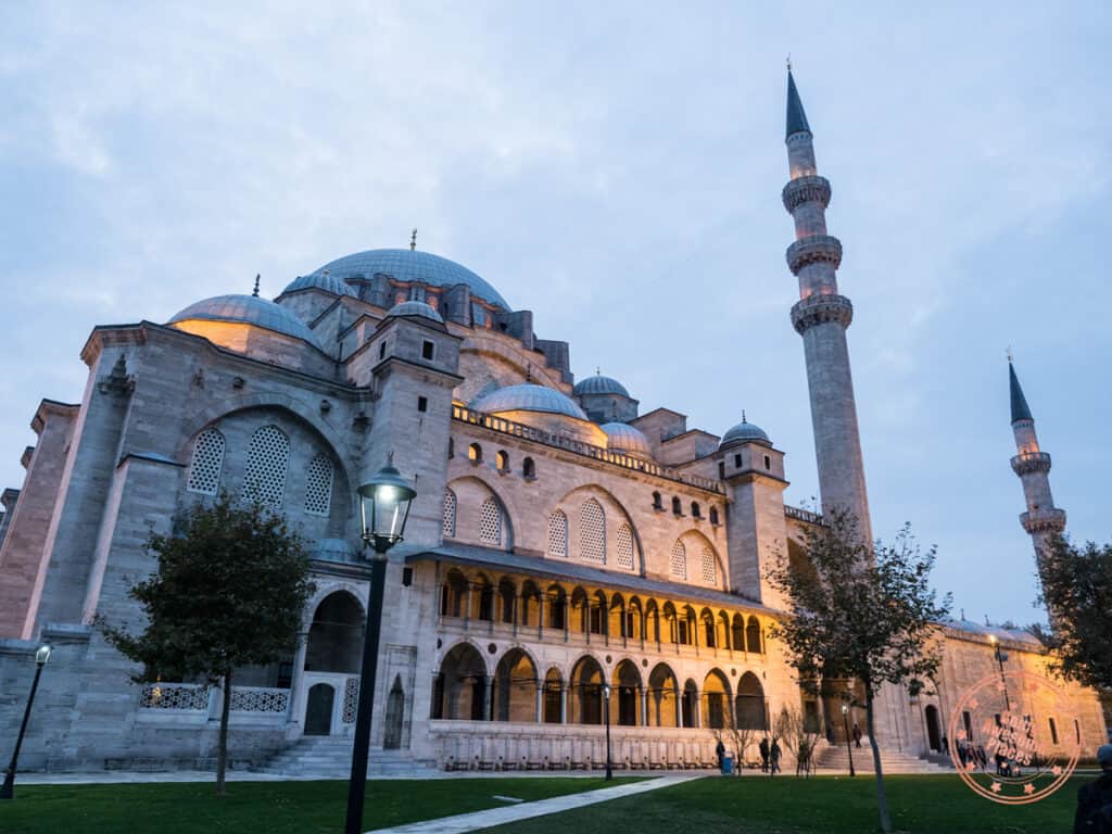 suleymaniye mosque exterior at dusk