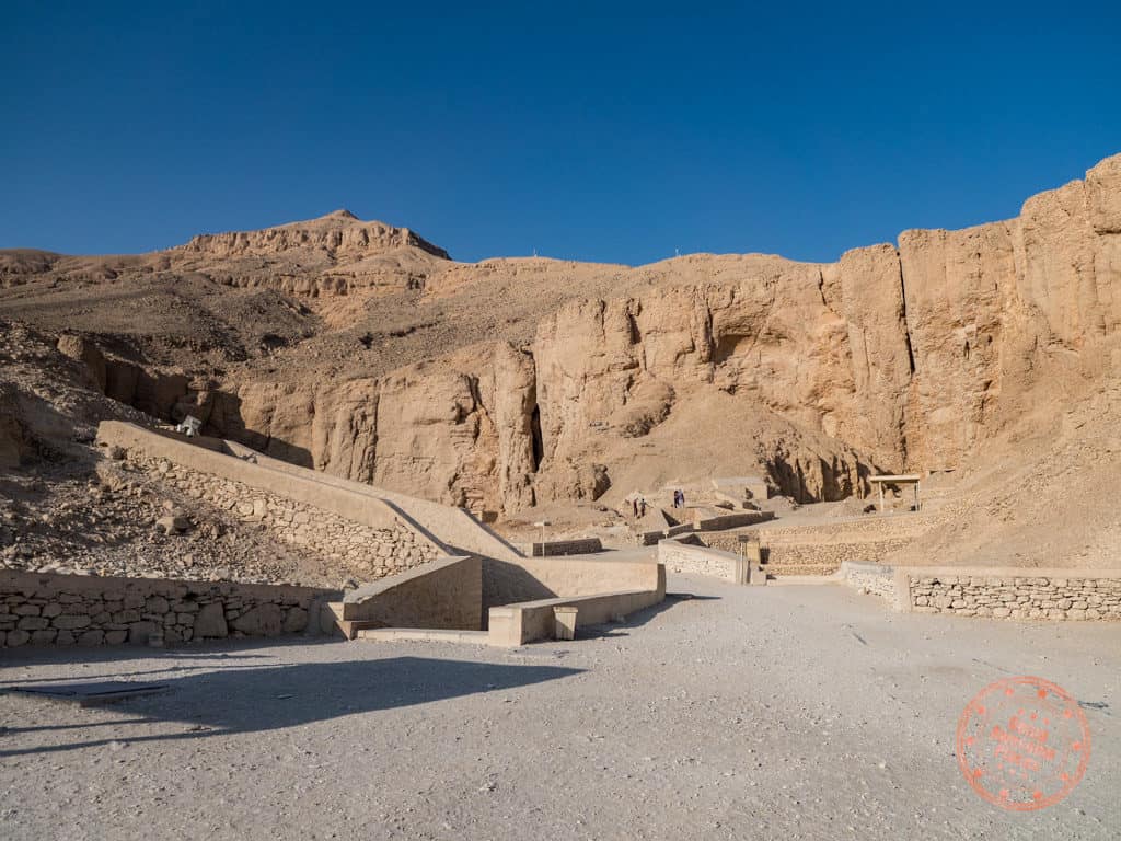 valley of the kings tombs walkway